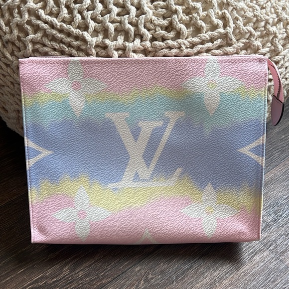 Louis Vuitton Escale Pastel Monogram Toiletry Pouch 26 Bag - Picture 3 of 9